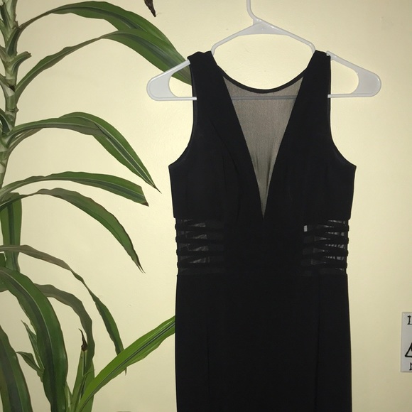 host pick ❤️ sleeveless black gown - Picture 3 of 7